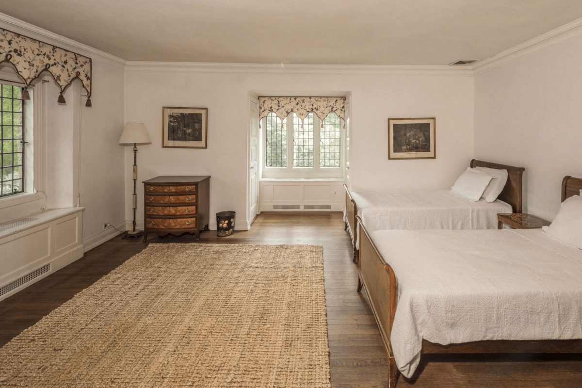 bedroom with two exposures and wood floors