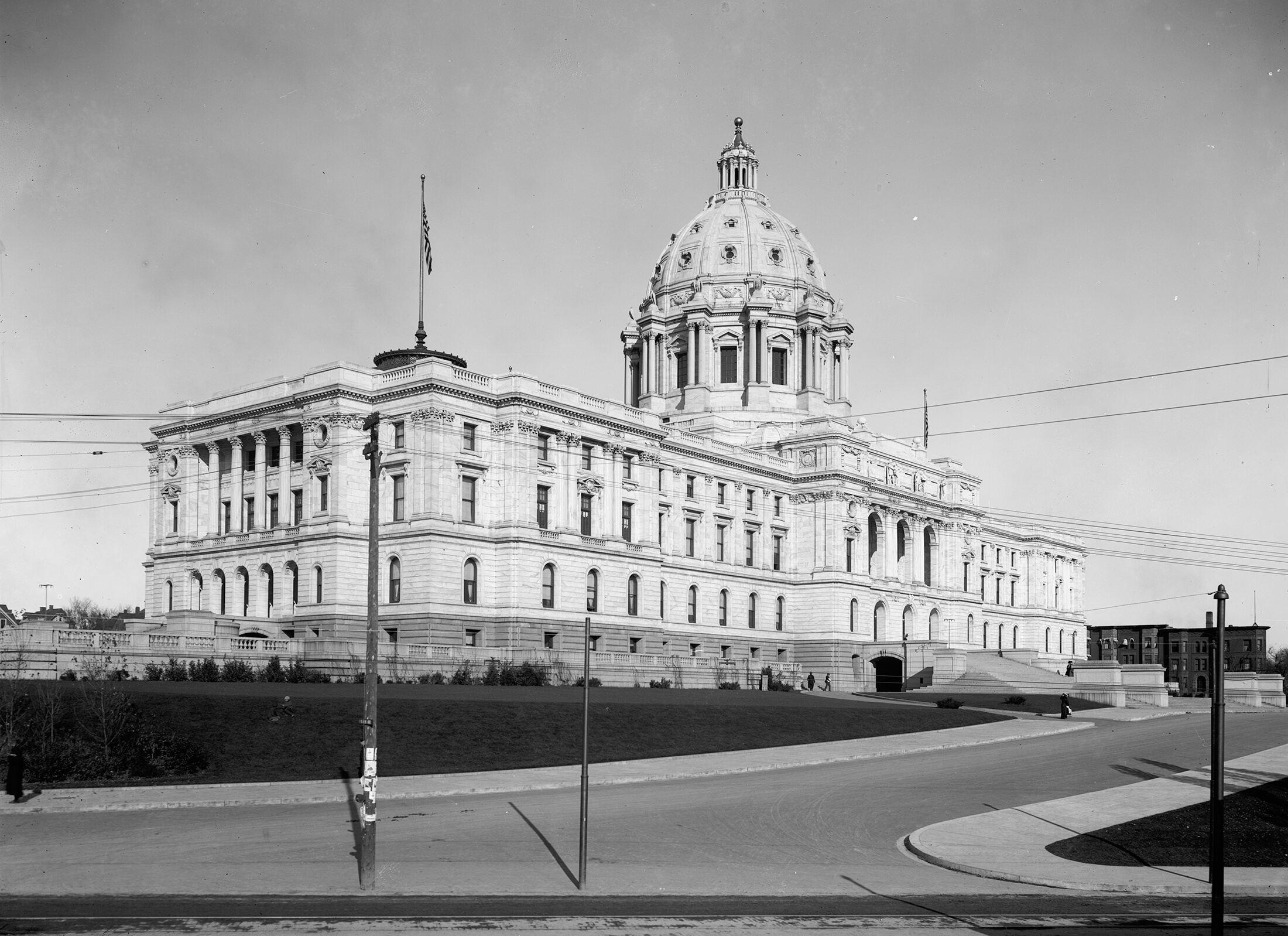 a black and white photo of the domed capitol building
