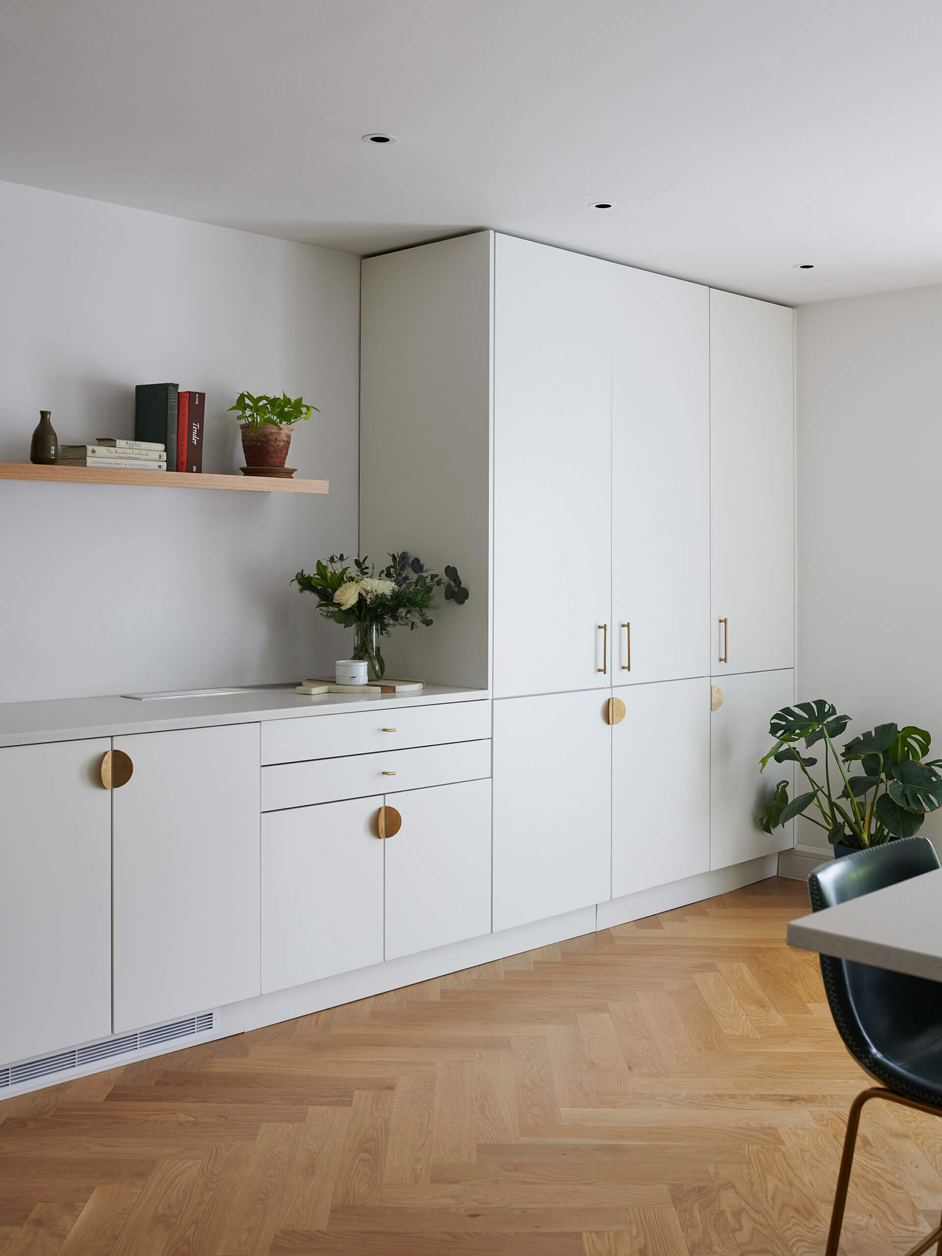 PANTRY white cabinets