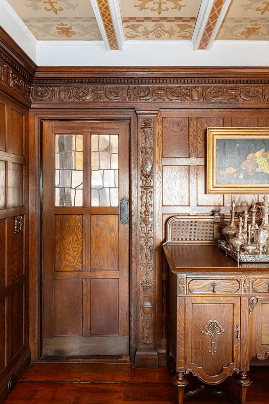 detail of hall woodwork with door with leaded glass