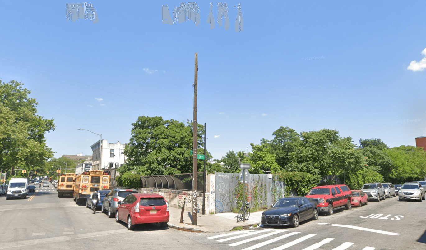 streetview of the walls around the sunken rail tracks