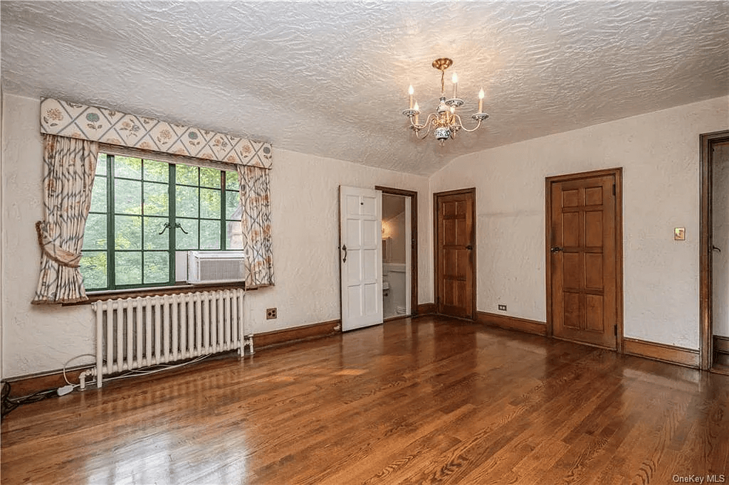 bedroom with attached bathroom