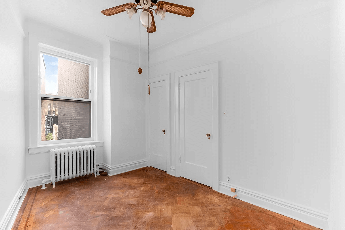 bedroom with wood floor, picture rail and a ceiling fan