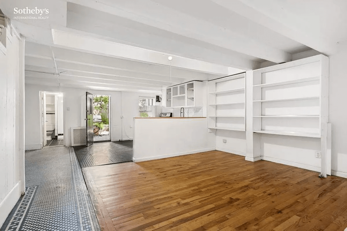 living room with half wall between it and kitchen