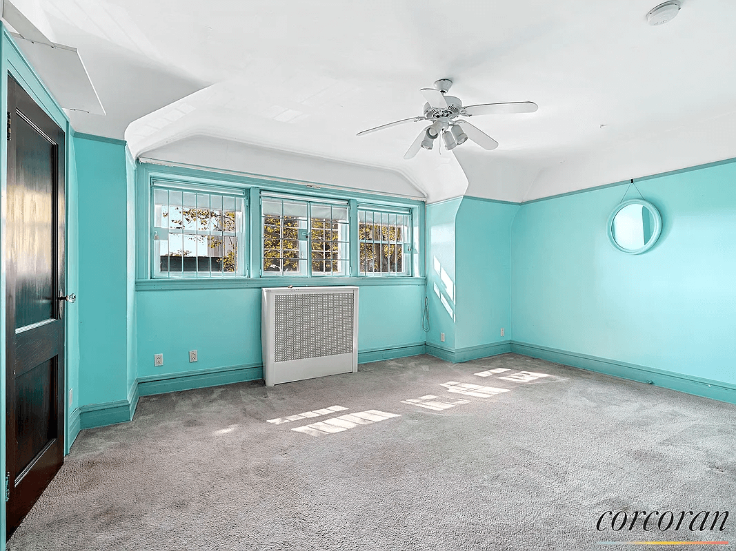 bedrom with beige carpet