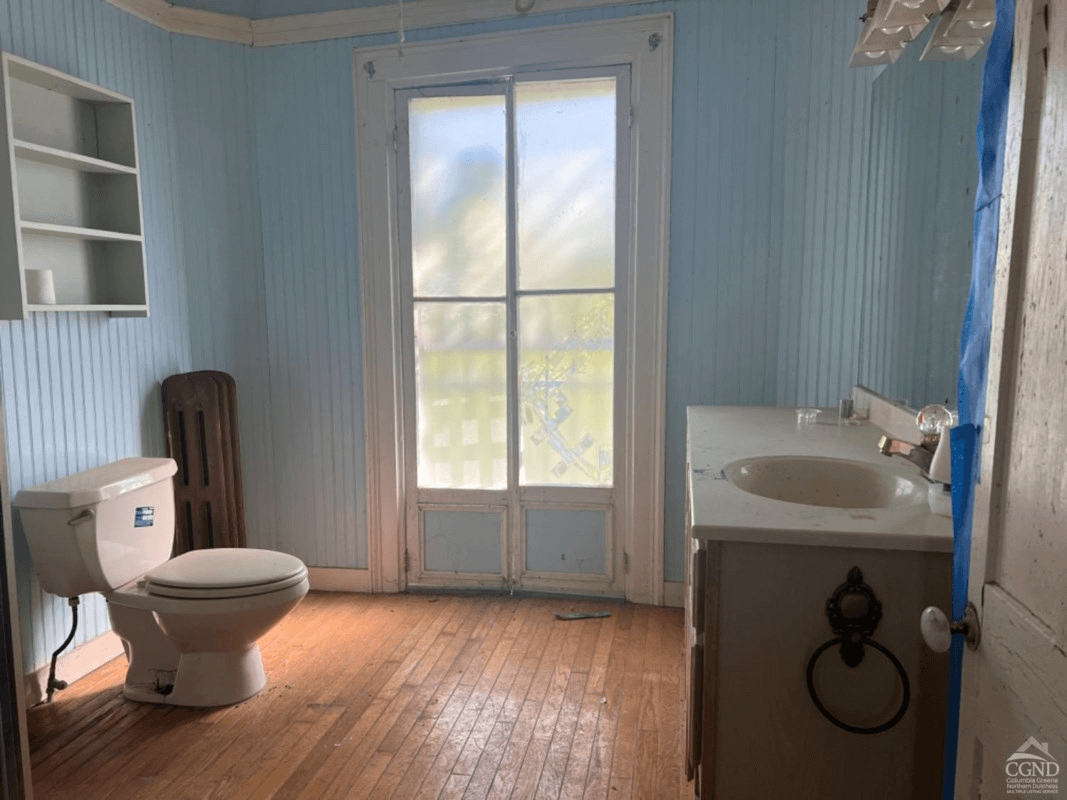 bathroom with beadboard walls