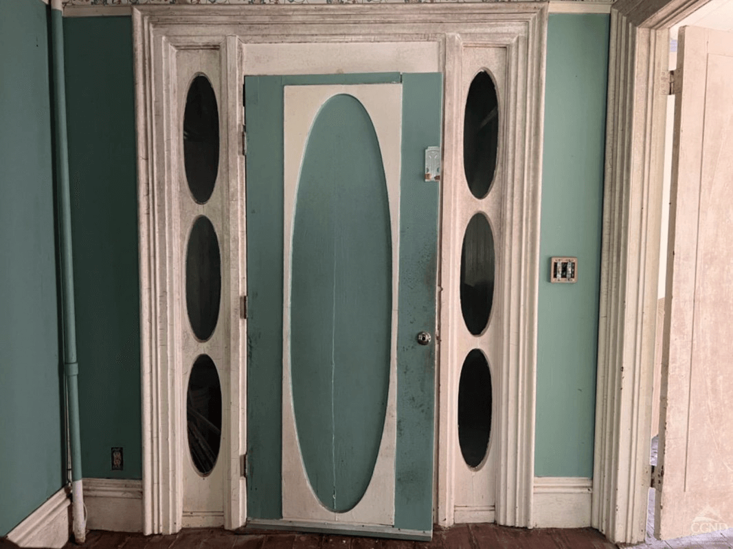 front door with oval ornaments