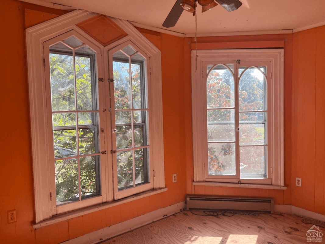 bedroom with orange walls and ceiing fan