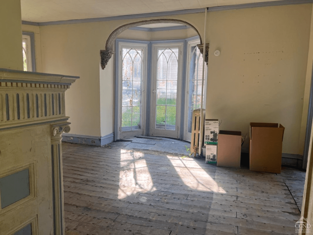 window niche with ornamental corbels