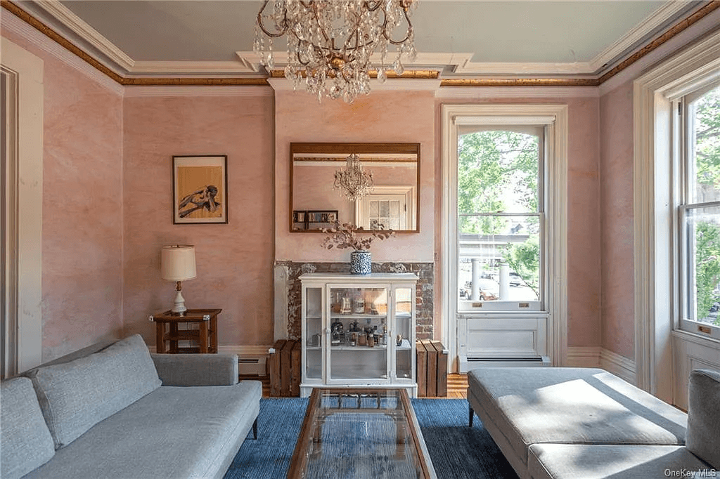 parlor with two exposures, moldings and no mantel