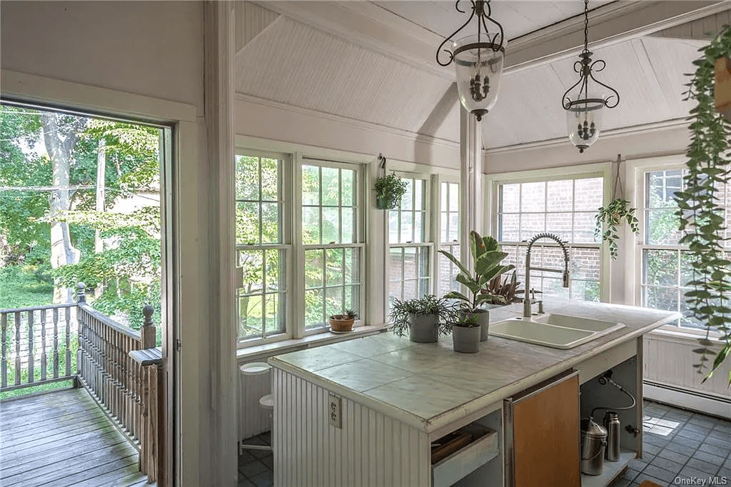 potting porch with sink in an island