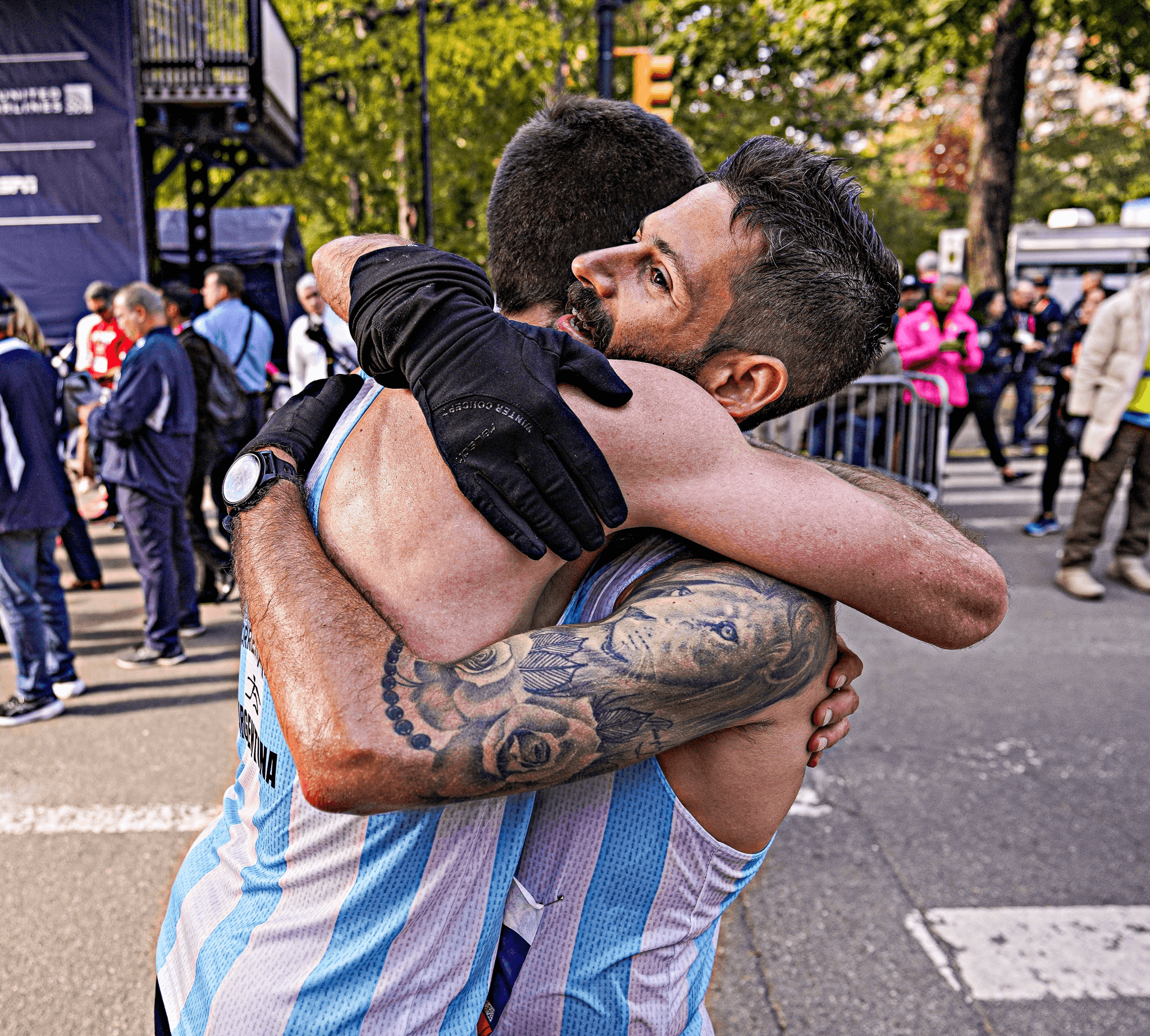 runners hugging