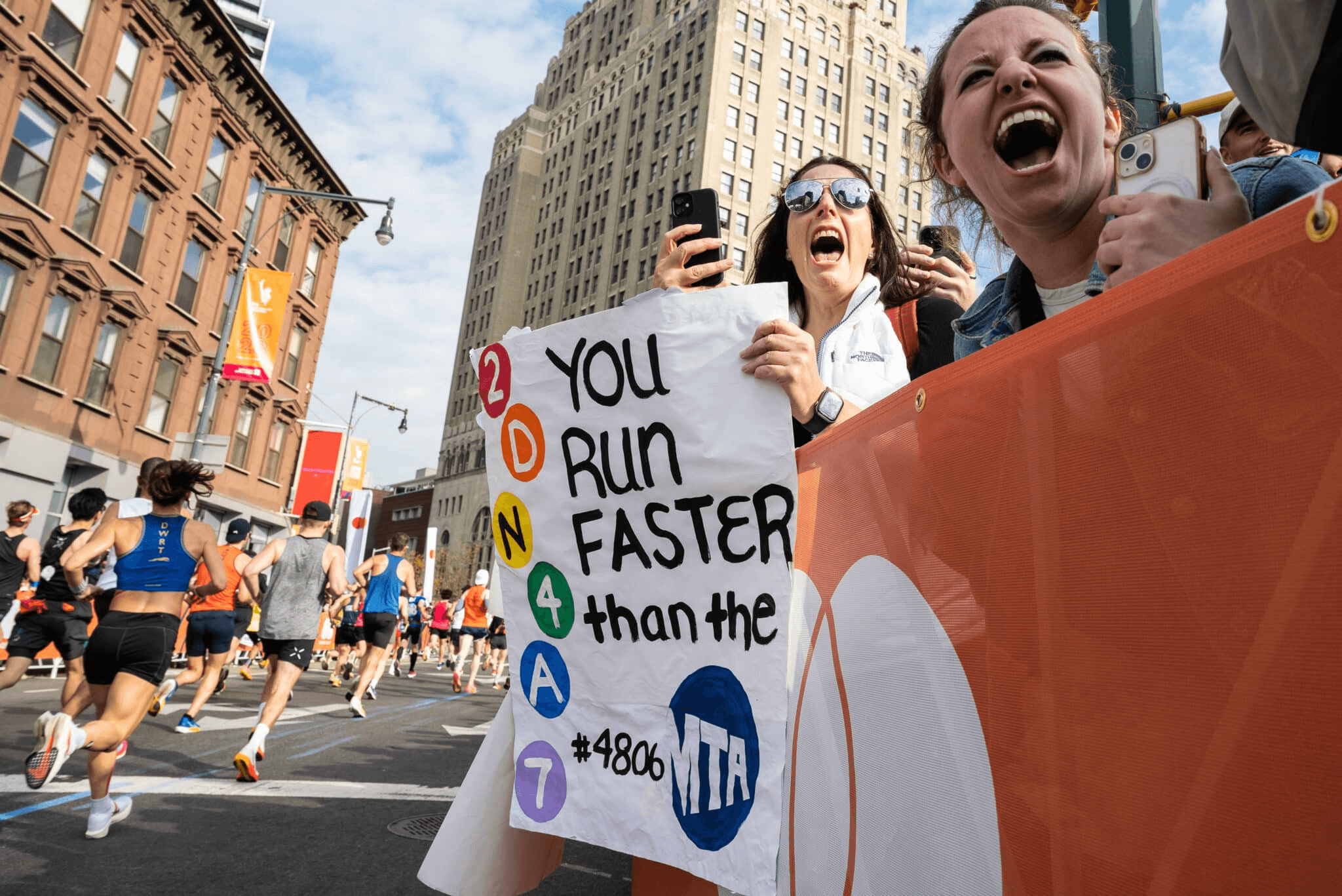nyc marathon 2023- people cheering