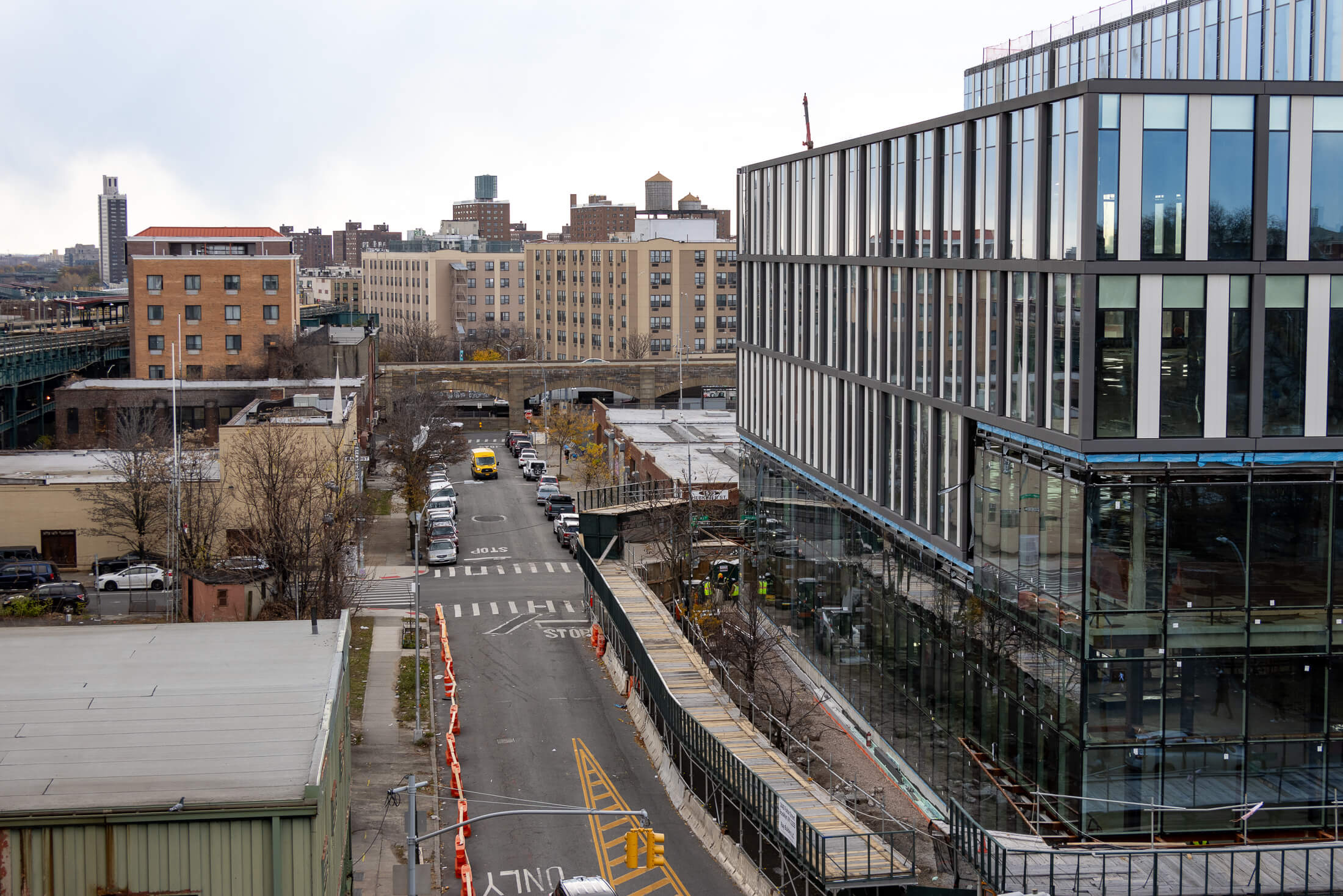 broadway junction - view from the elevated platform to the blocks below