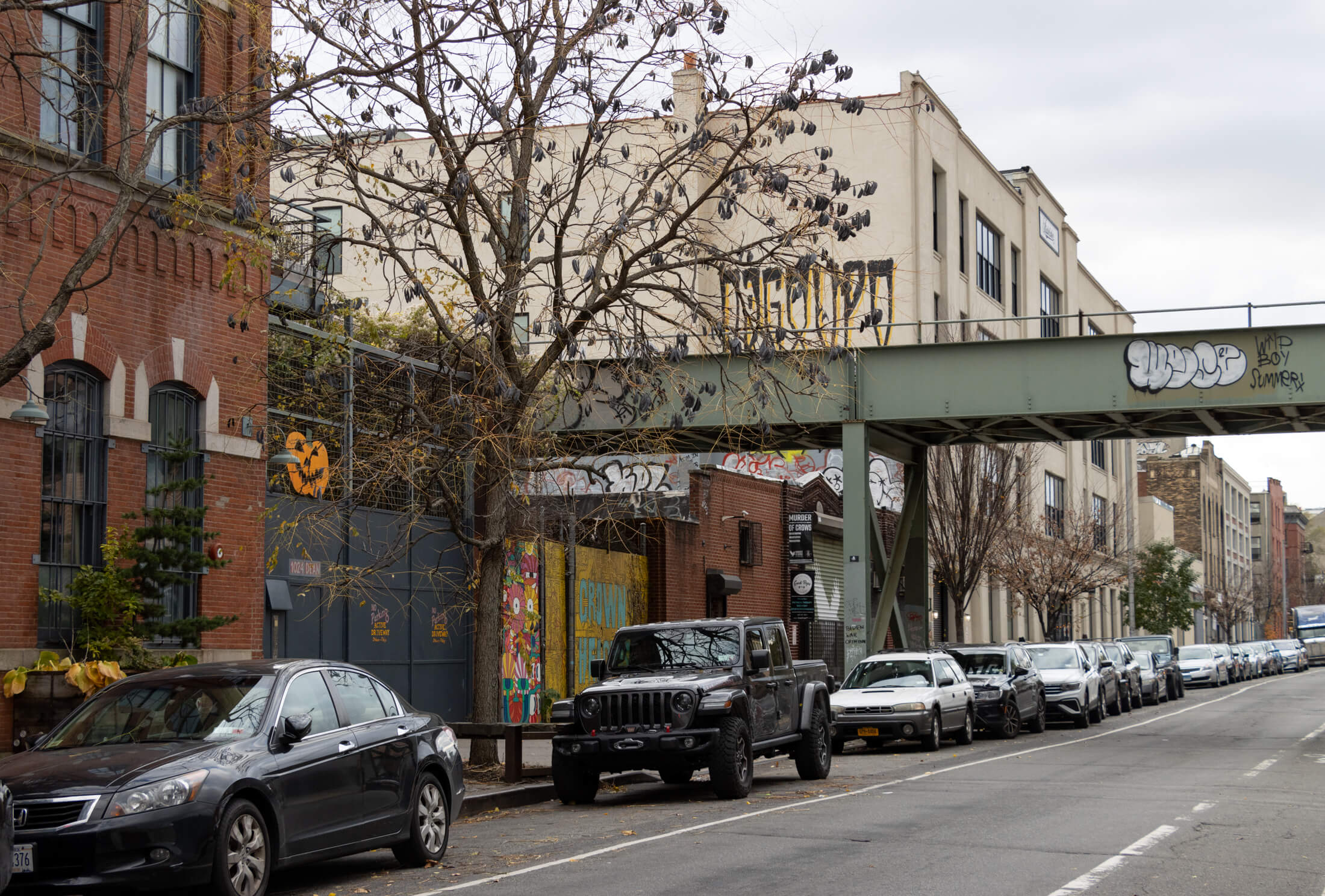 view on dean street showing elevated tracks and building beyond