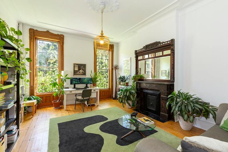 parlor with ceiling medallion