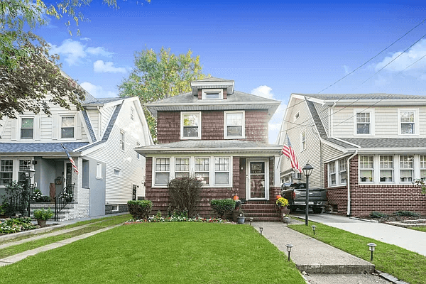 shingled,standalone house with a front lawn