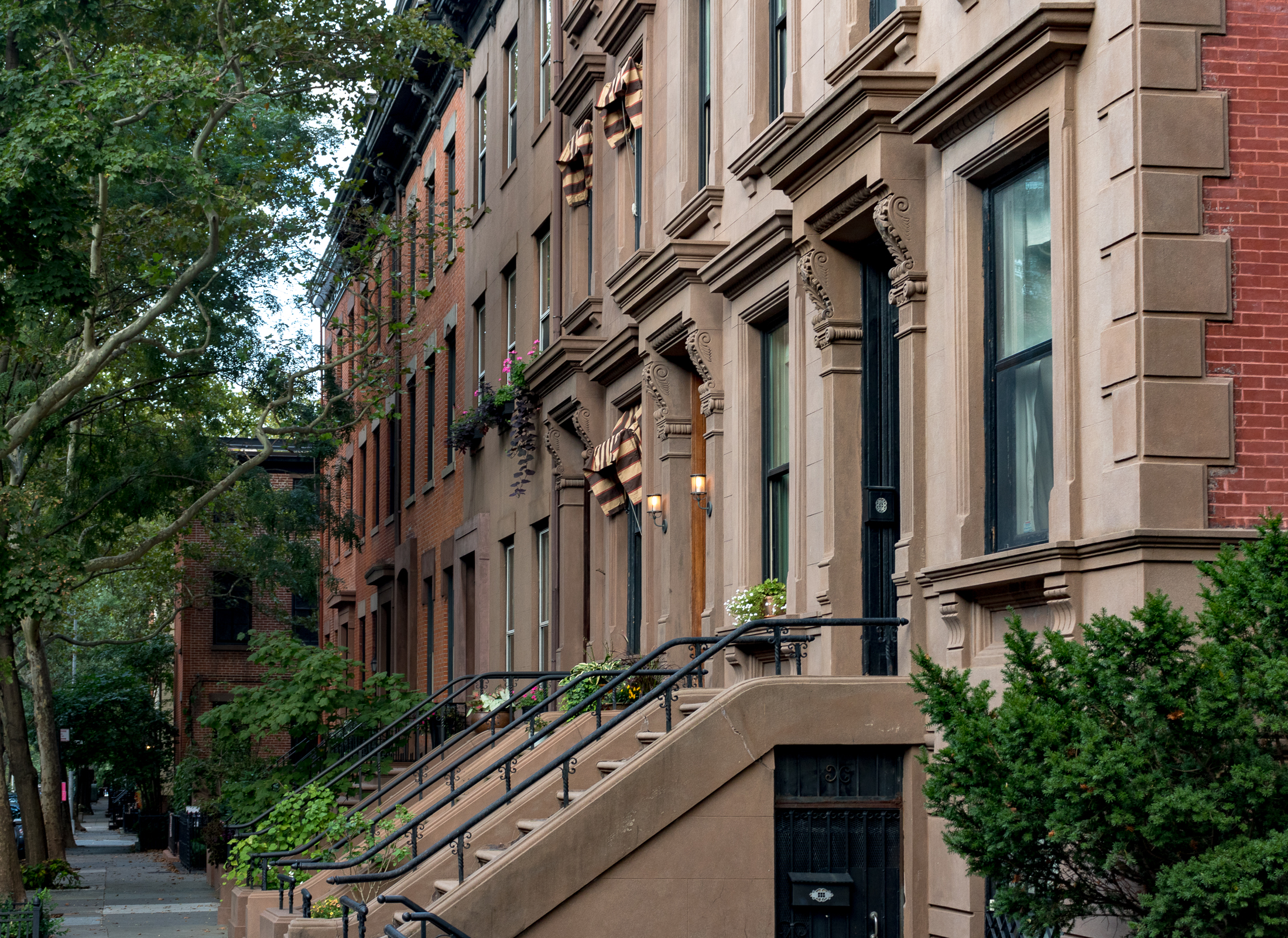 brooklyn heights - brick and brownstone row houses in brooklyn heights