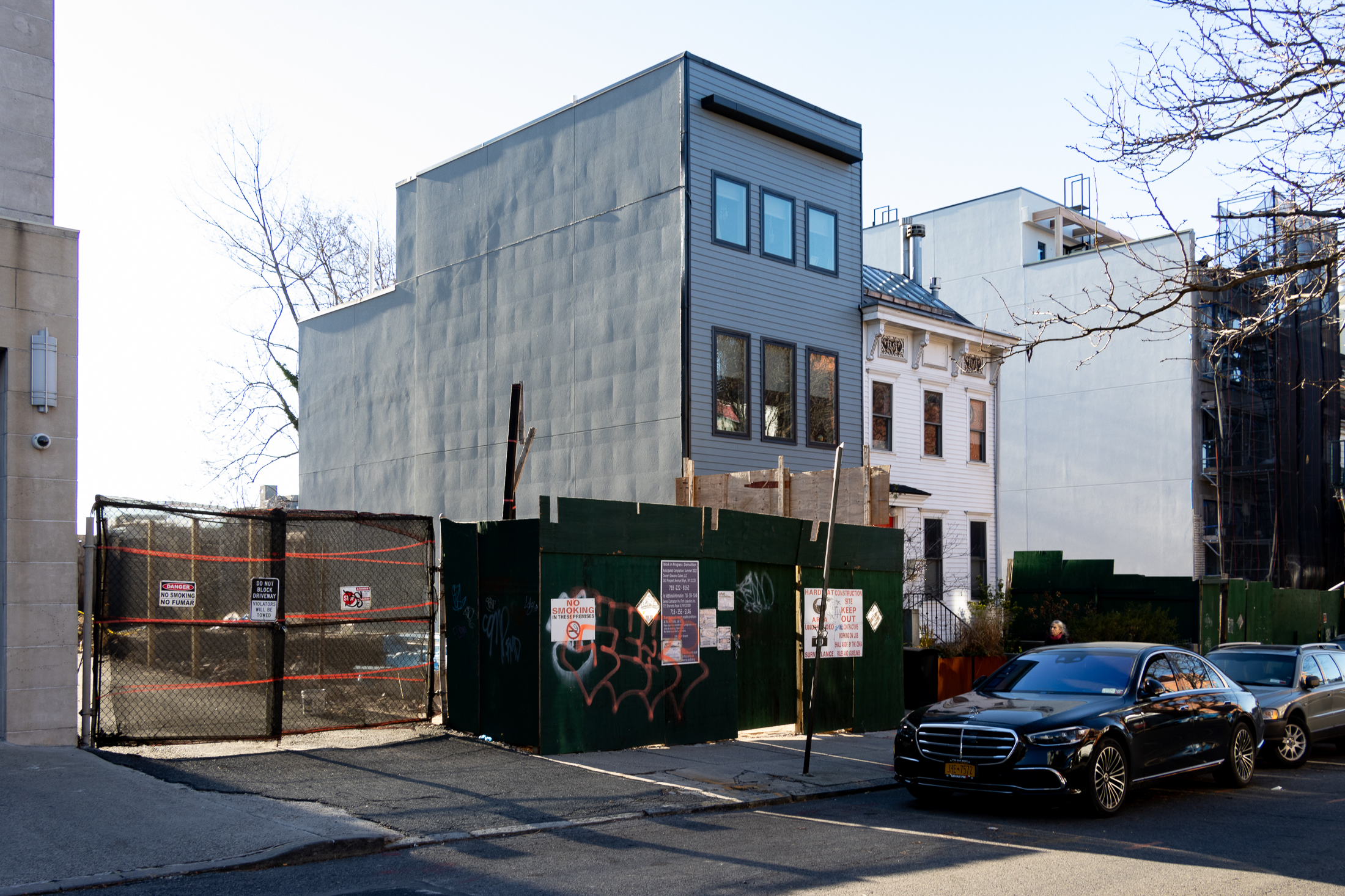 a construction fence around the site of the demolished 190 16th street