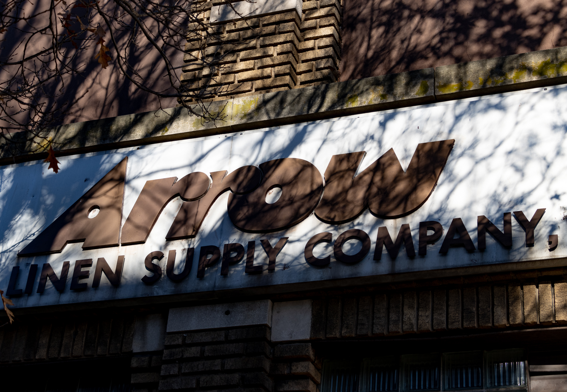 sign for arrow linen supply company