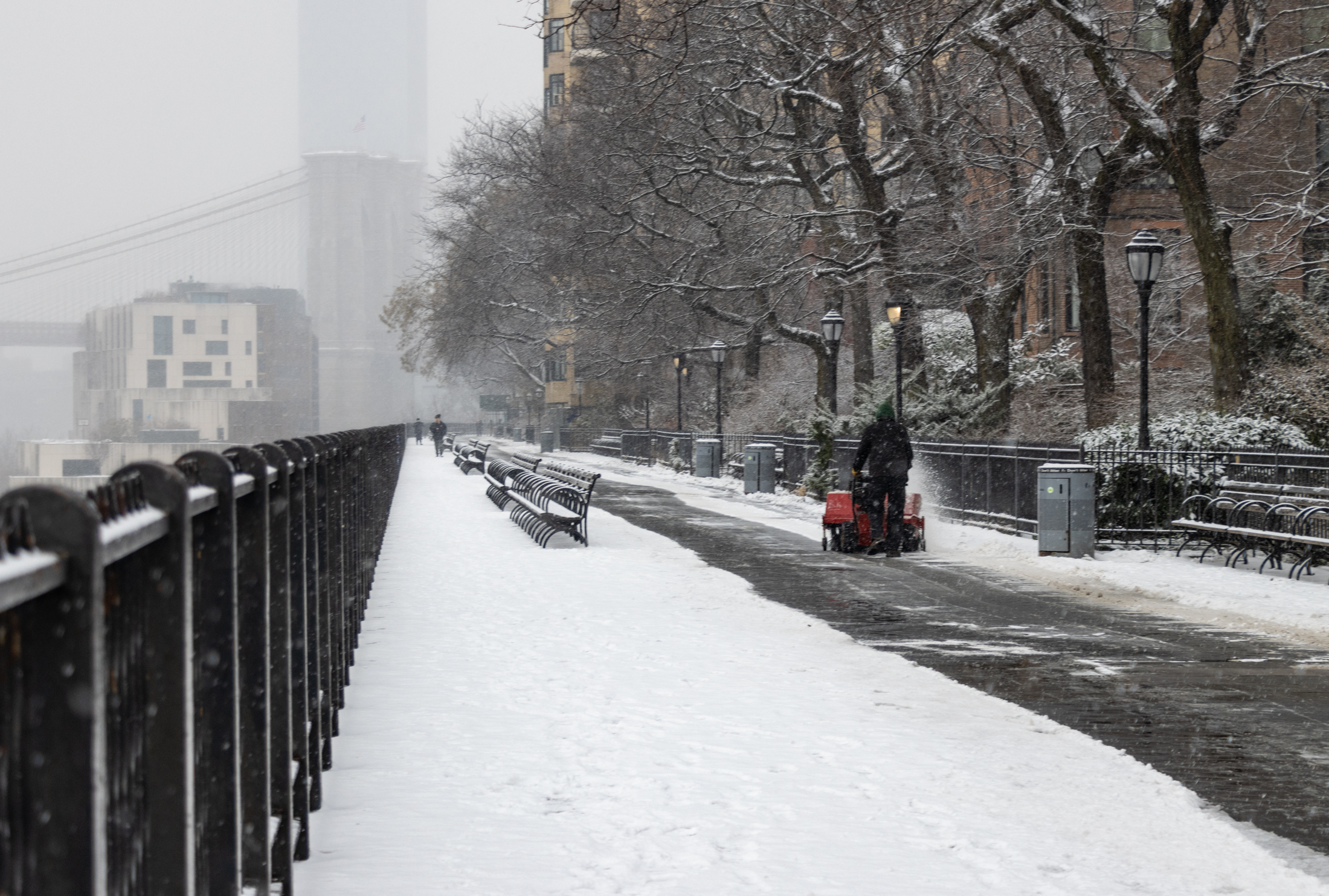 brooklyn heights - snowblower on the promenade