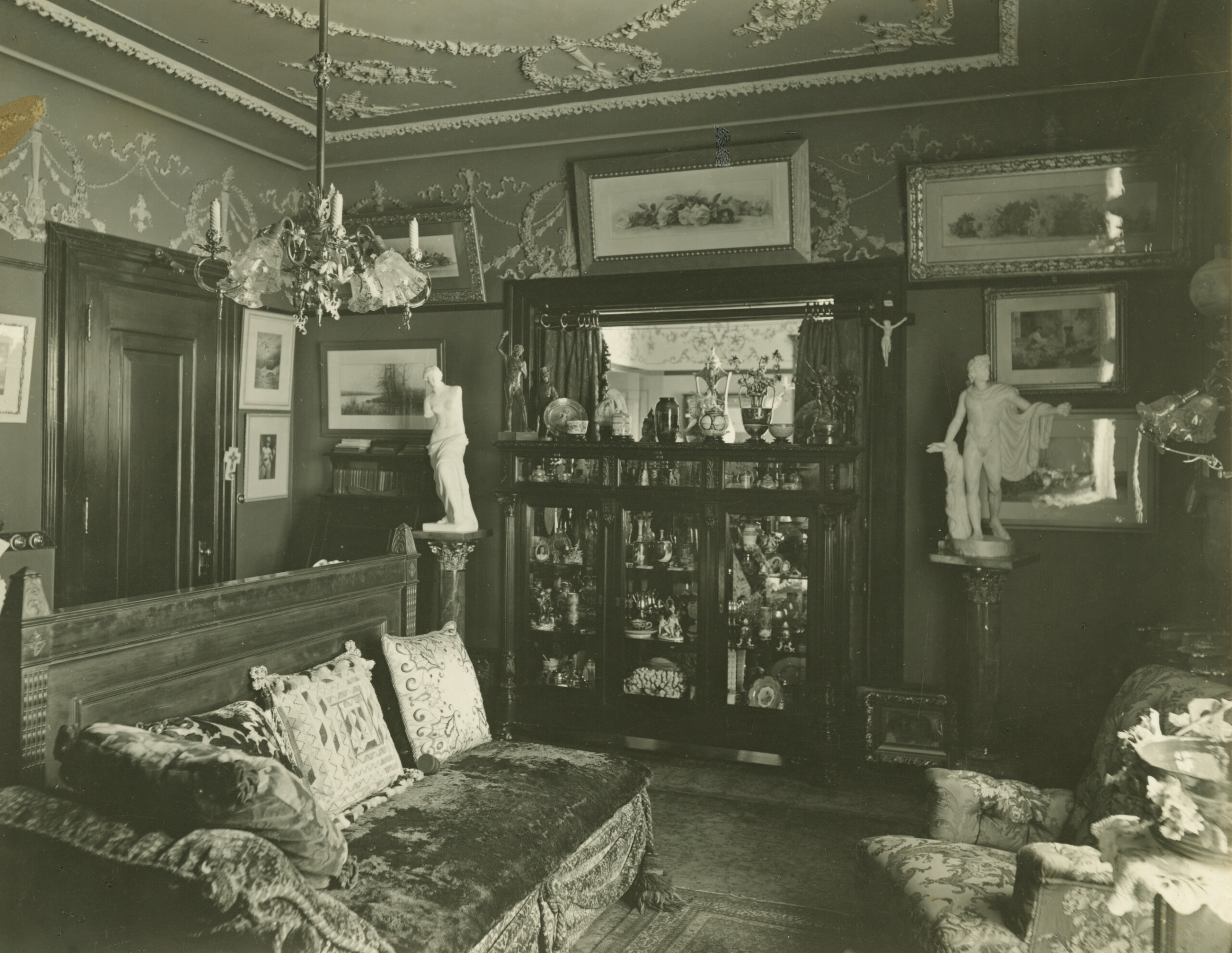 library with sofa and bookshelves