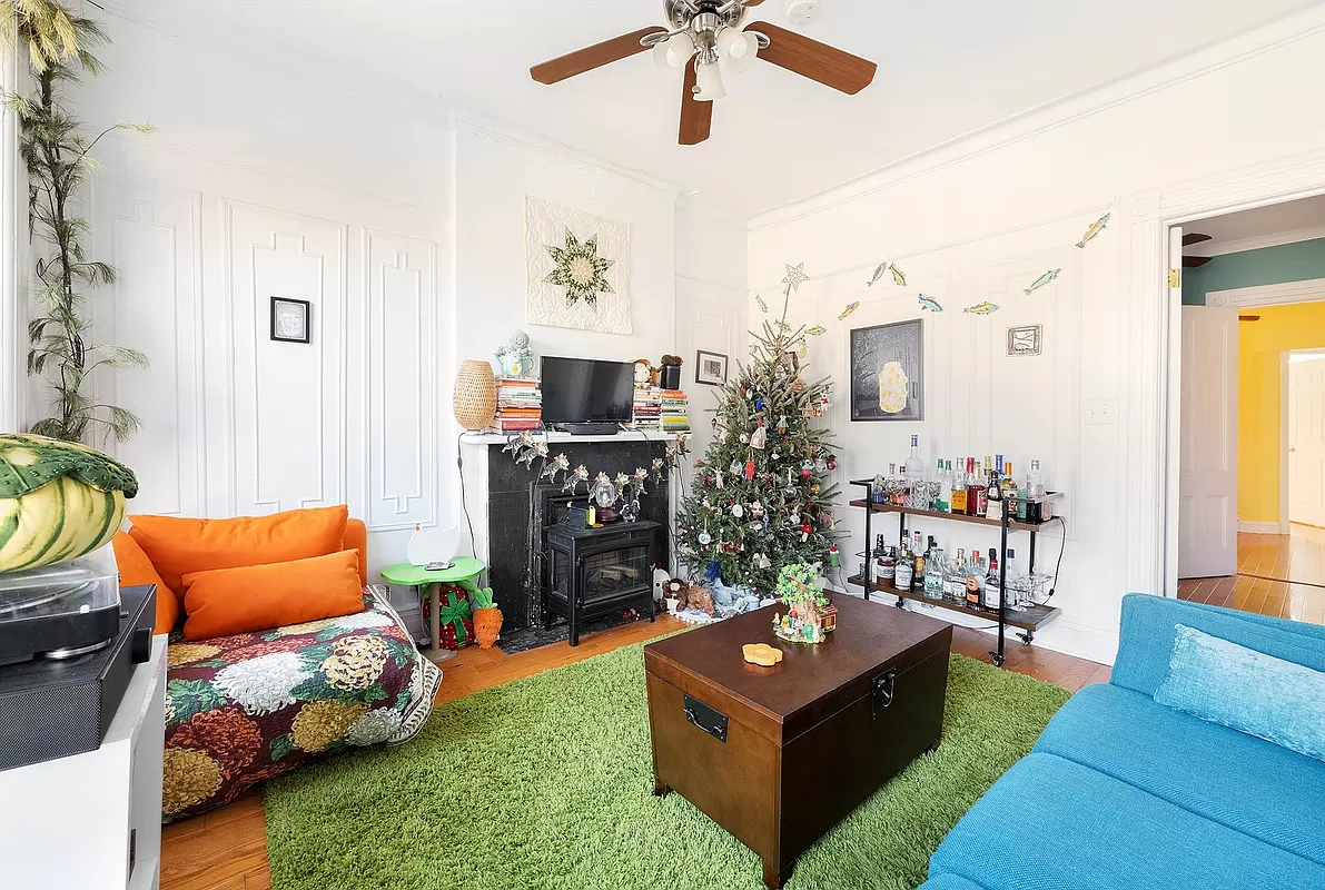 crown heights - living room with wall moldings