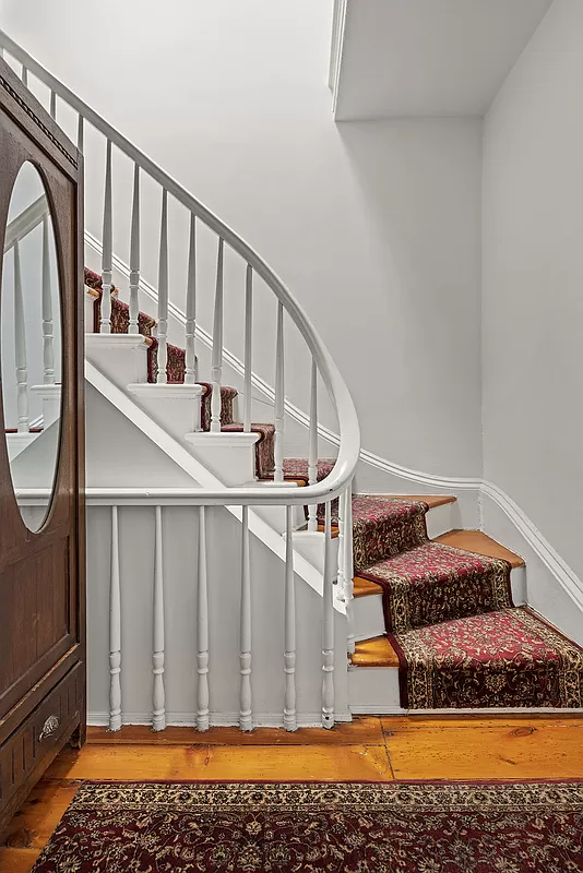 curved stair banister