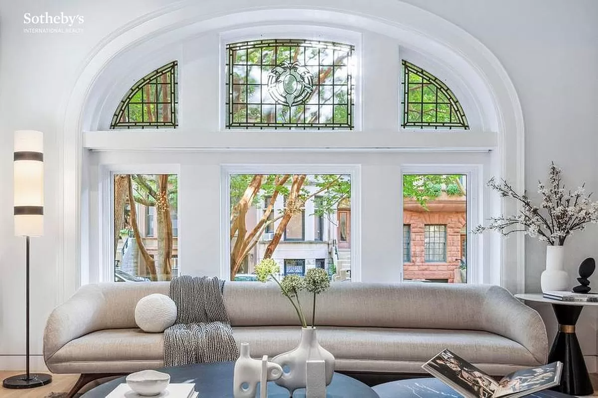 arched window in the parlor