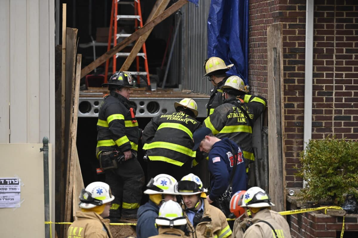 building collapse - firefighters on the scene