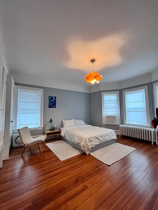 bedroom with two exposures, wood floor