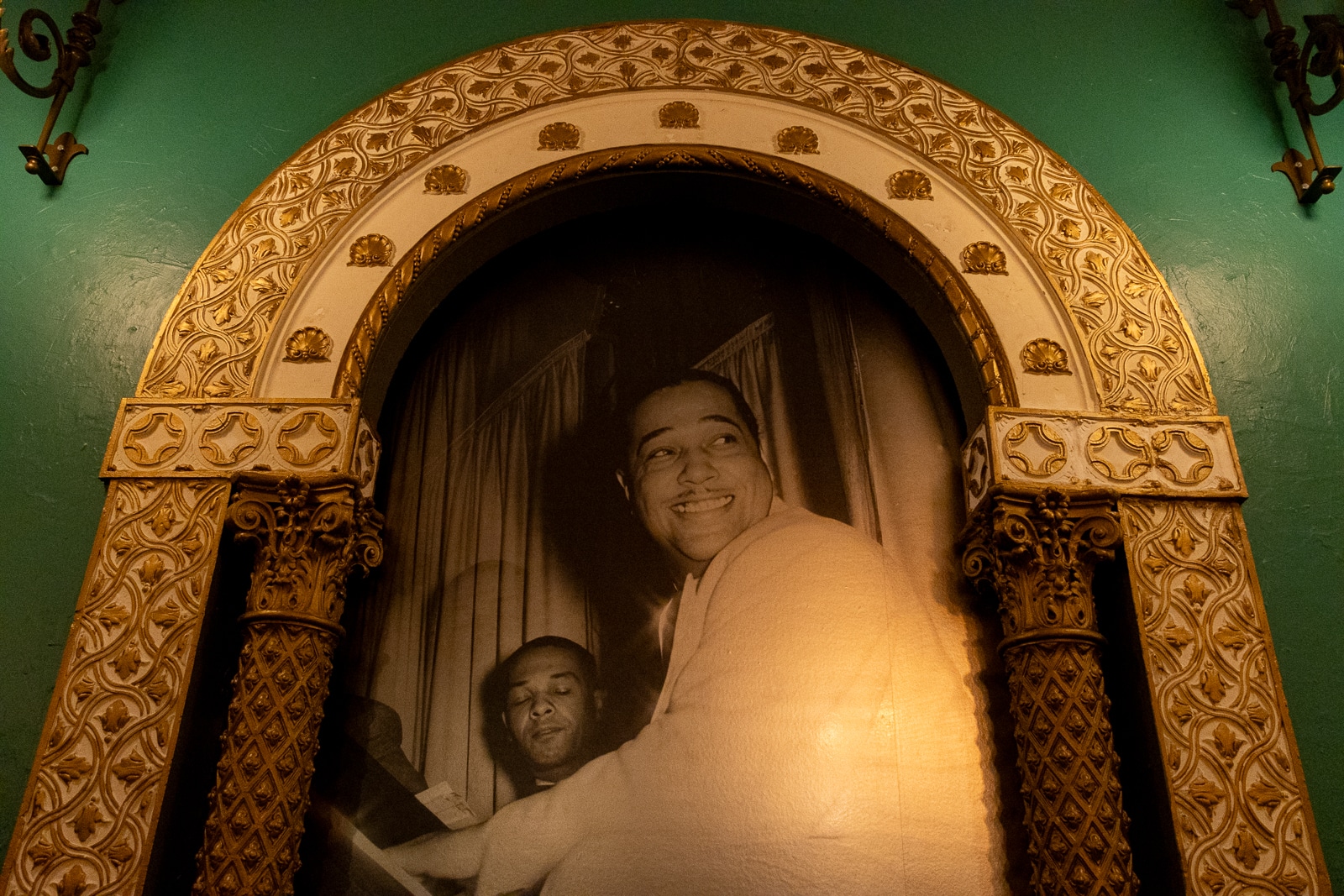 photos inserted into the arches in a bar