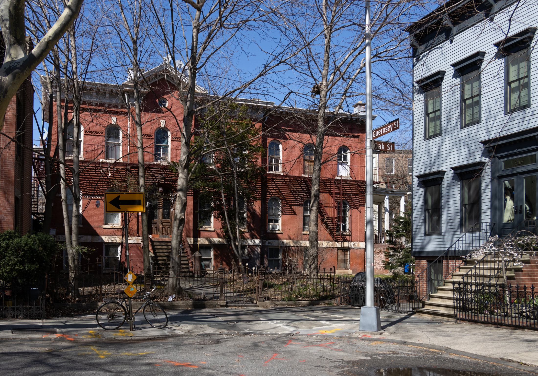 brooklyn - oak street in Greenpoint showing the brick 1880s Home for the Aged