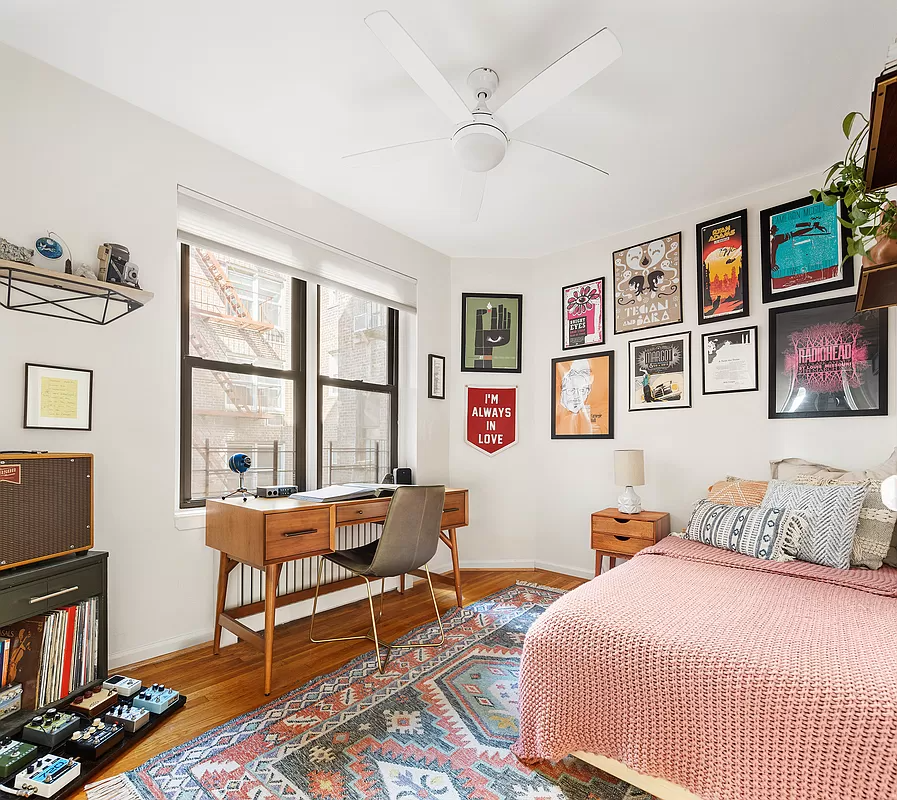 bedroom with wood floor and a ceiling fan