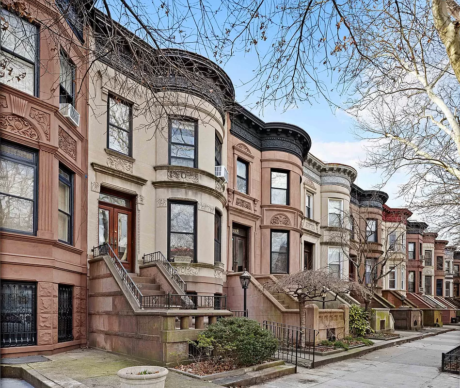 prospect lefferts gardens - street view of bow front rowhouses