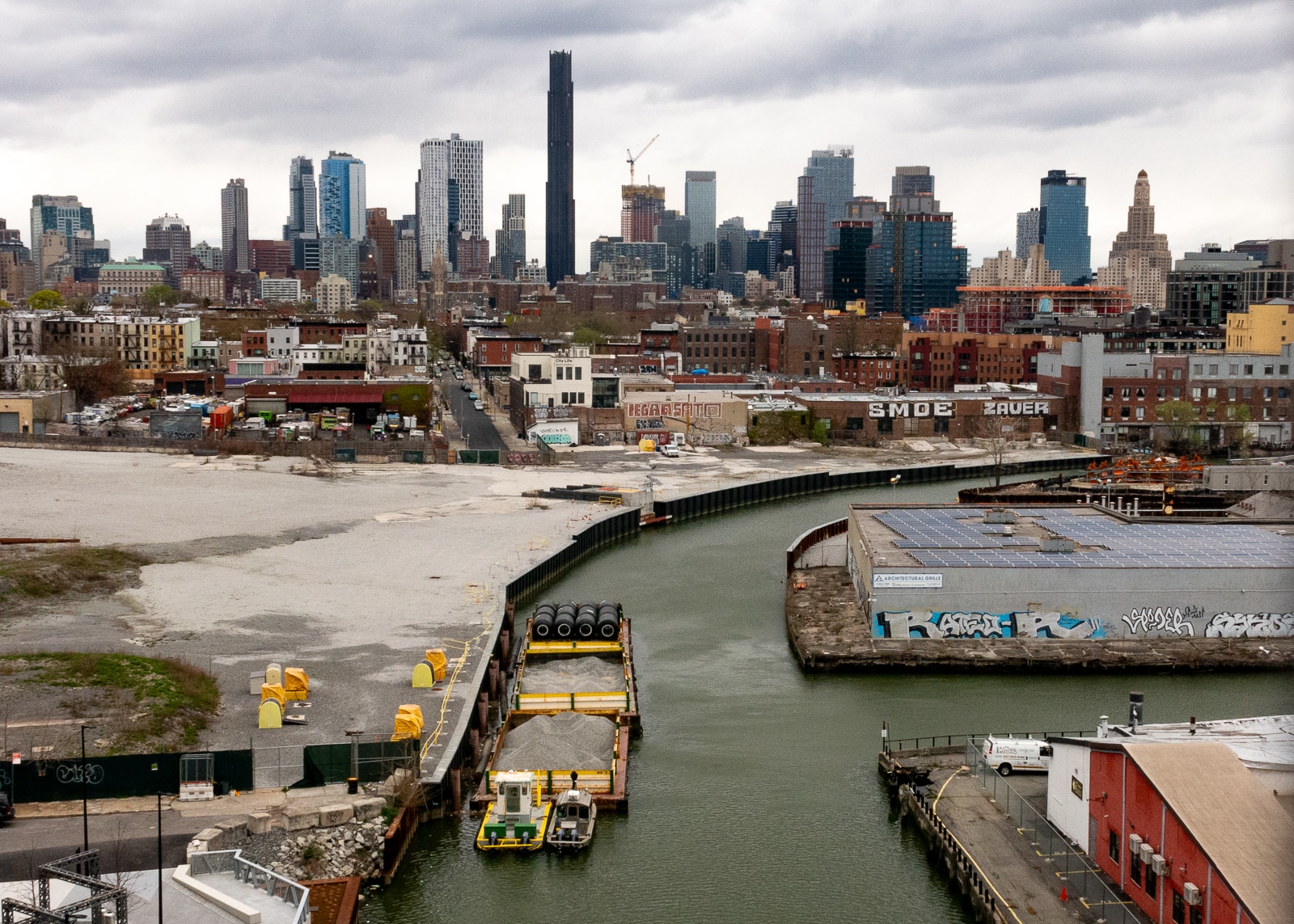 brooklyn- view of the brooklyn skyline and the Gowanus skyline