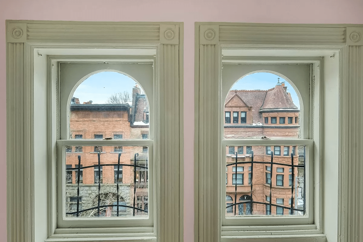 windows with corner blocks