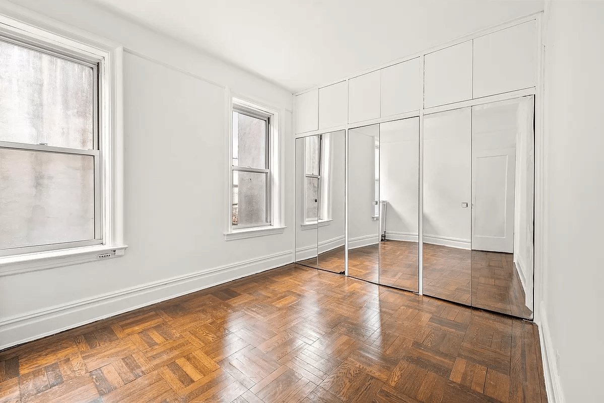 sunset park - bedroom with wall of mirrored closet doors