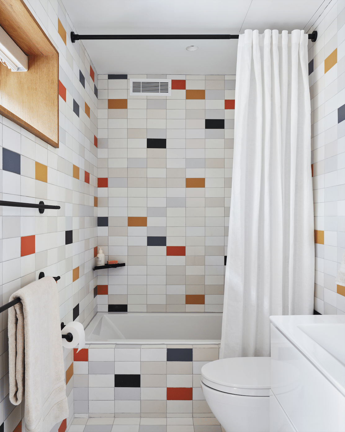 BATH WITH COLORFUL TILE