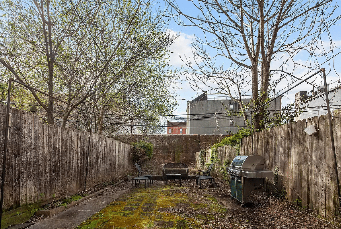 rear yard with paving room for dining