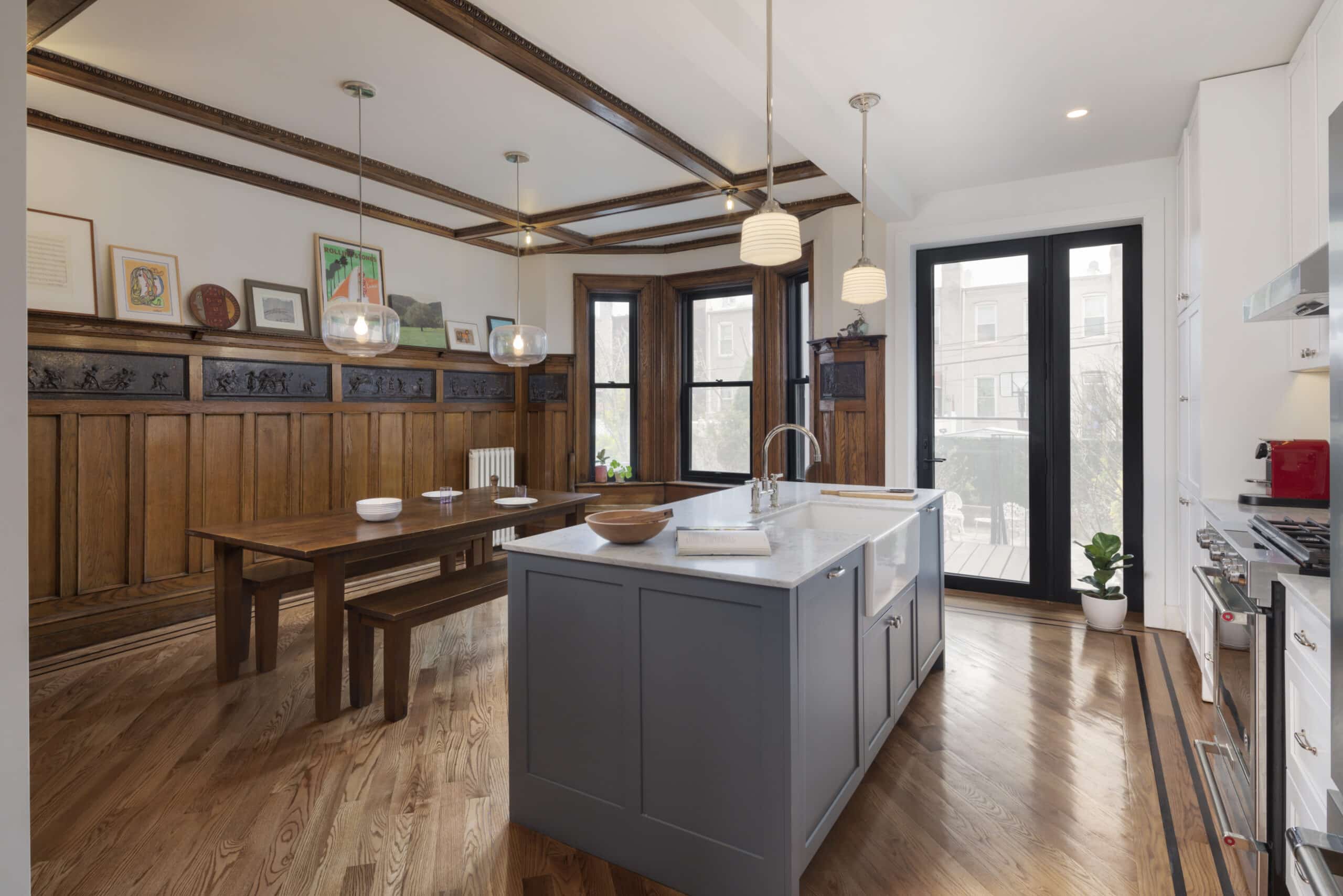 KITCHEN OVERVIEW WITH CENTER IISLAND