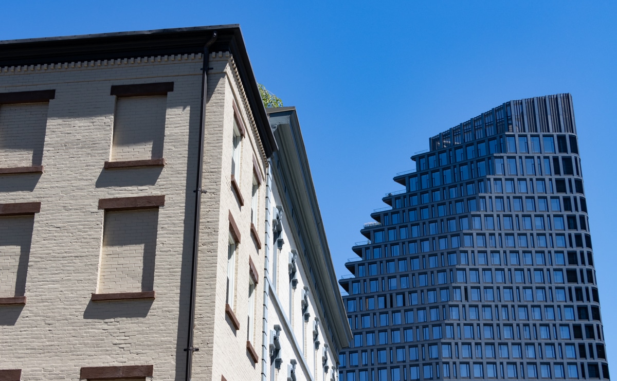 brooklyn - view of old and new buildings in brooklyn heights and dumbo