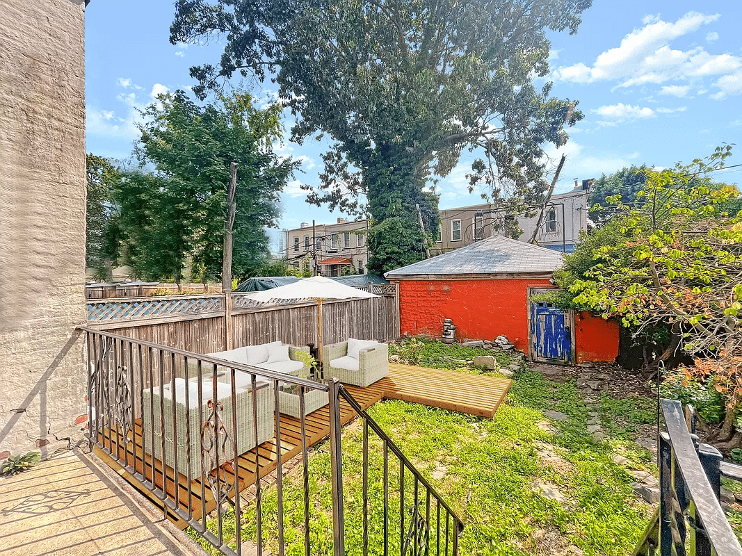 rear yard with red painted sidewall to garage