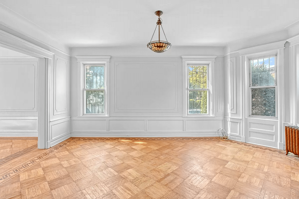 parlor with two exposures, wall moldings