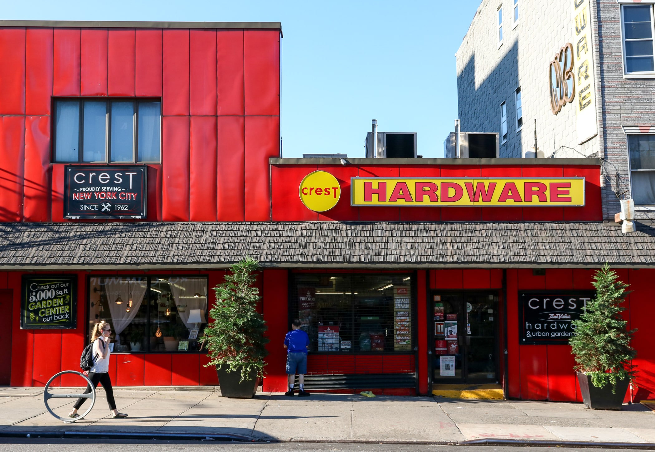 crest hardware storefront