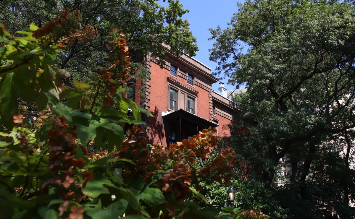 brooklyn - glimspe of a mansion through the trees on the brooklyn heights promenade