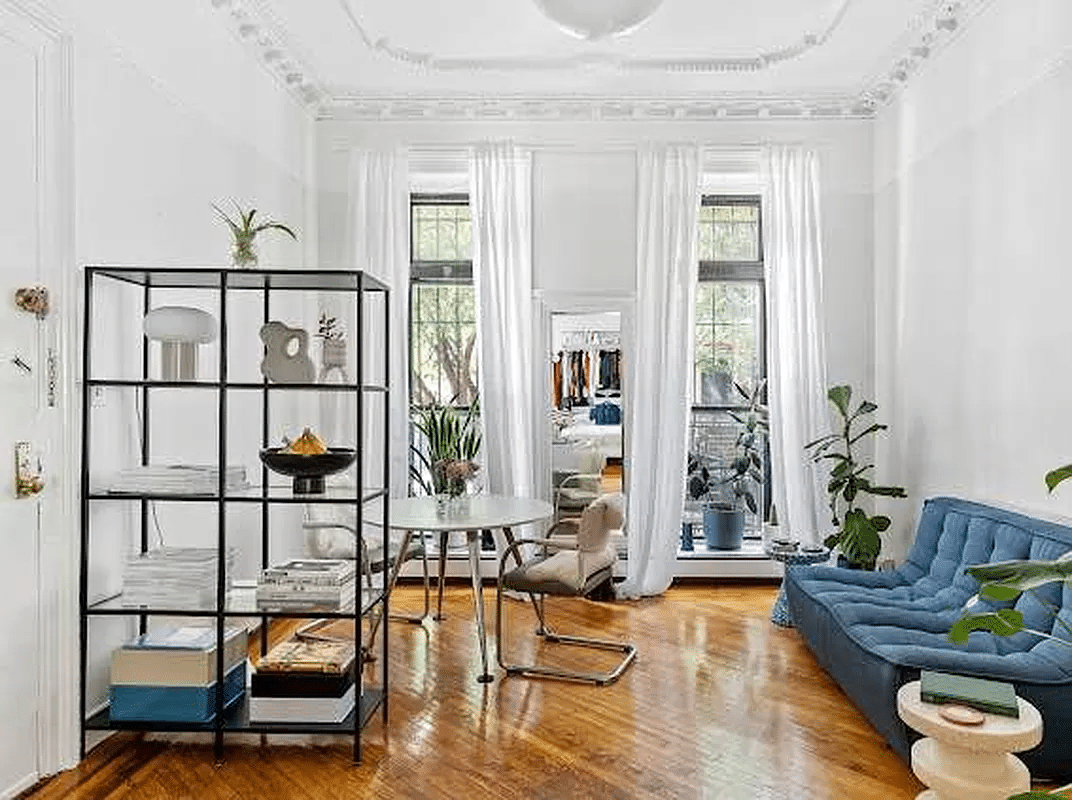 brooklyn open house - parlor with plasterwork, wood floor and high ceiling