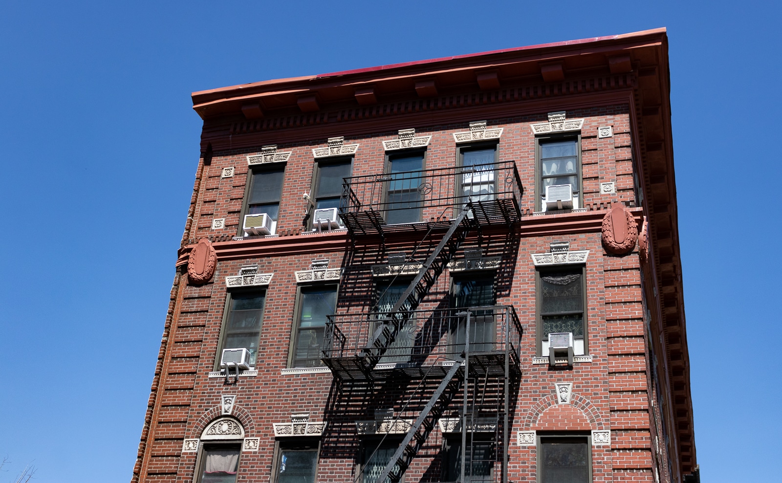 brooklyn - red brick apartment building