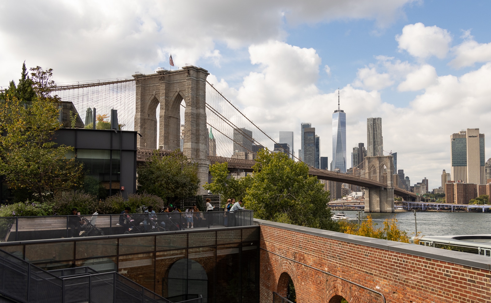 Brooklyn: the roof top at Empire Stores with view of the Brooklyn Bridge