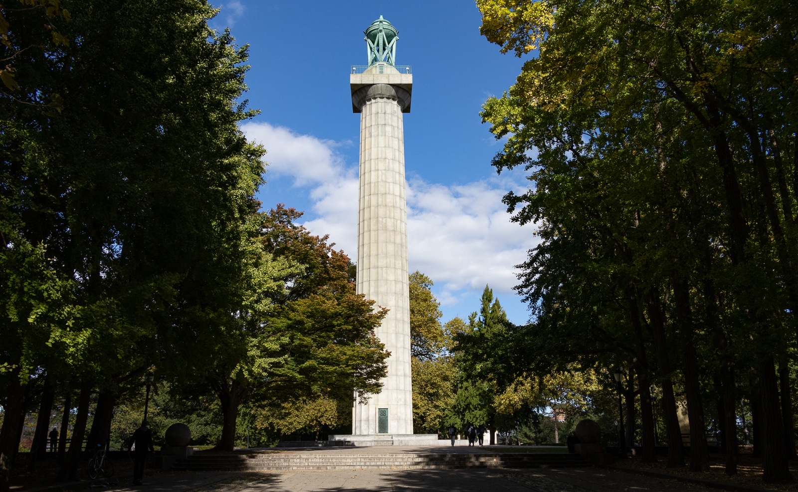 brooklyn -the column of the prison ship martyrs monument in fort greene park